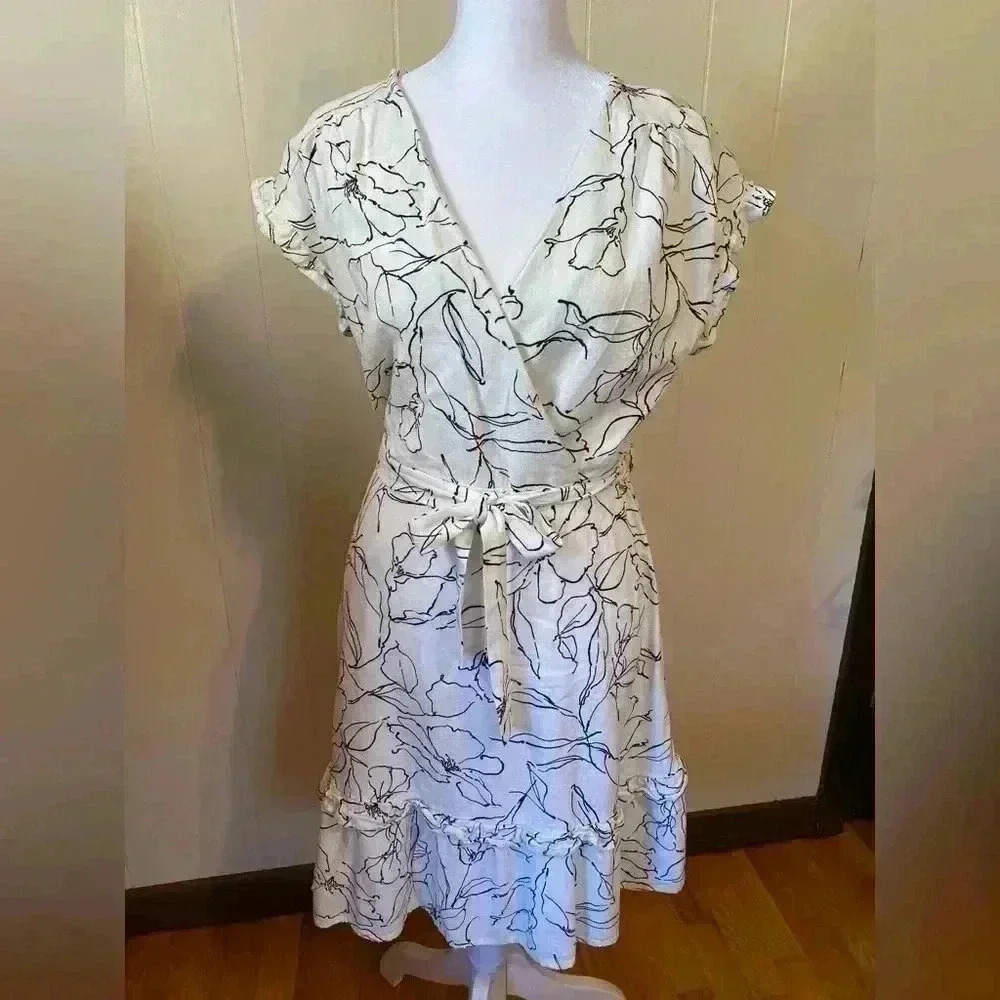 Monteau Los Angeles Size Medium White/Black Floral Linen Blend Wrap Style Dress.
